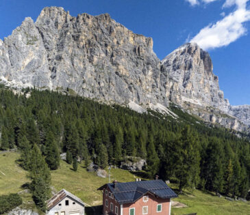 Cortina d’Ampezzo (BL) – Former Forestry House at Passo Falzarego