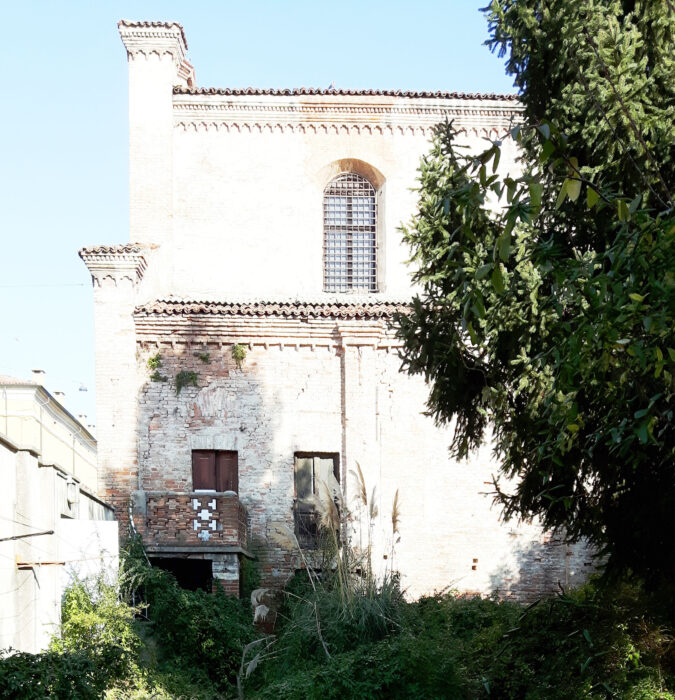 Mantua – Detached building with chapel and garden
