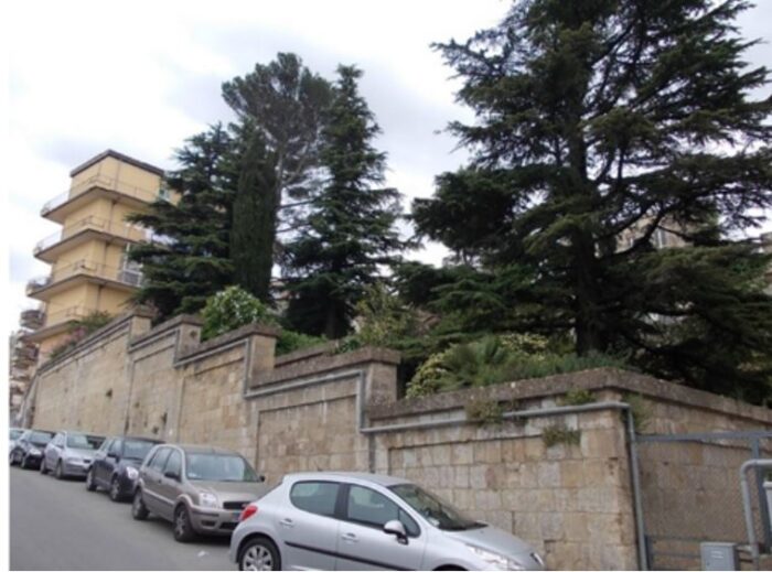 Enna (EN) – Piazza Garibaldi, 4