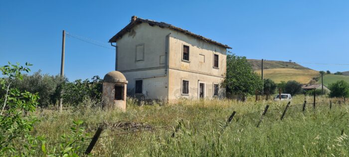 Montescaglioso (MT) – Ex Casello Ferroviario