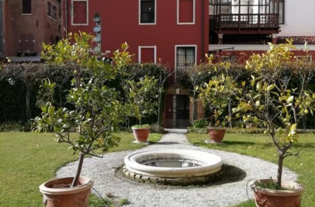 Venice (VE) – Garden and Rooms in Palazzo Ca’ Corner