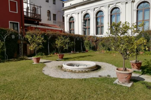 Venice (VE) – Garden and Rooms in Palazzo Ca’ Corner