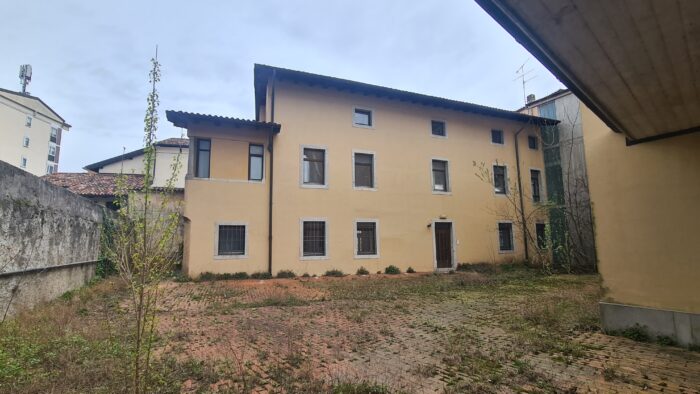 Udine (UD) – EX CASERMA “N. ROSATI” GIA’ TRIBUNALE DI UDINE