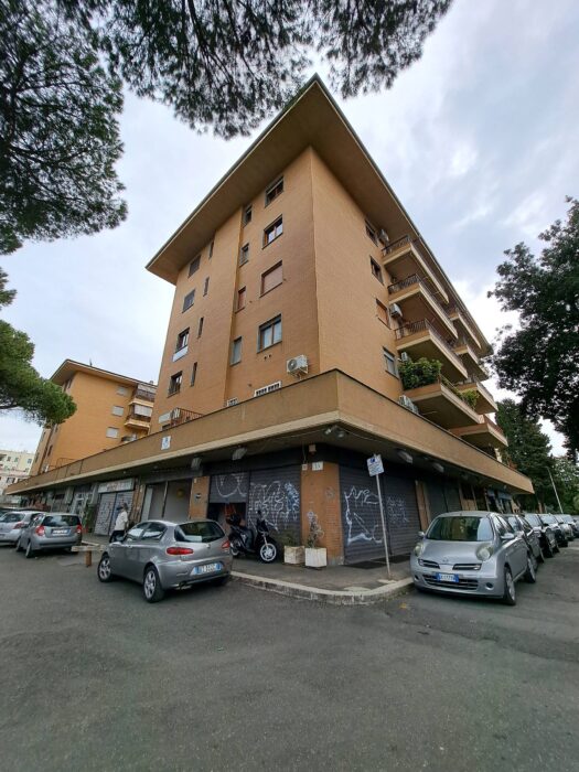 Roma (RM) – Locale Commerciale sito in Viale dei Monfortani n. 51, 53, 55