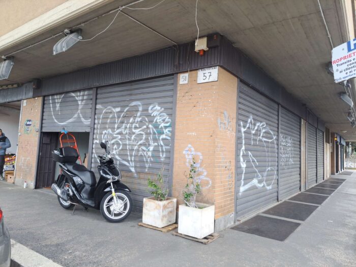 Roma (RM) – Locale Commerciale sito in Viale dei Monfortani n. 51, 53, 55